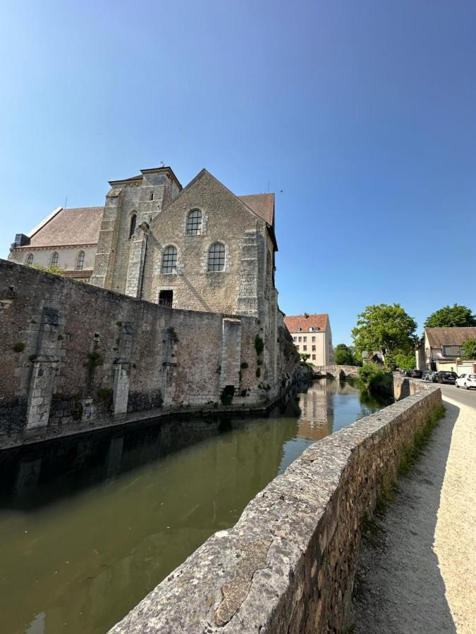 Appartement Bords De L'Eure Charmant Studio Chartres Eksteriør billede