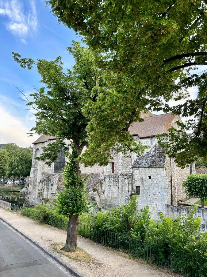 Appartement Bords De L'Eure Charmant Studio Chartres Eksteriør billede