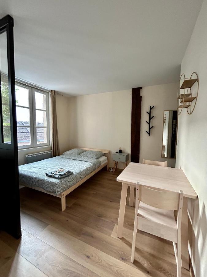 Appartement Bords De L'Eure Charmant Studio Chartres Eksteriør billede
