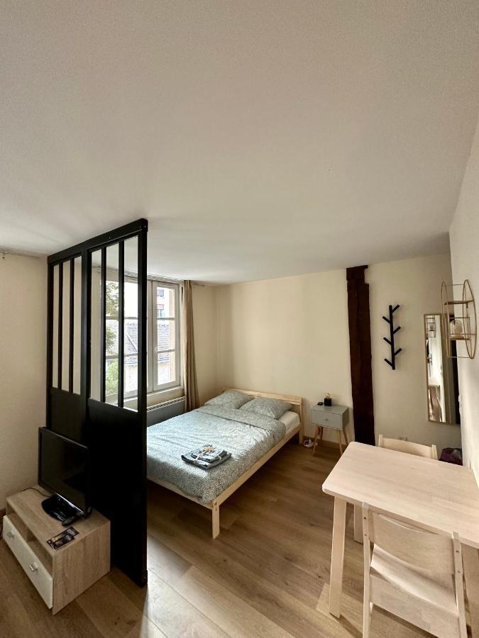 Appartement Bords De L'Eure Charmant Studio Chartres Eksteriør billede